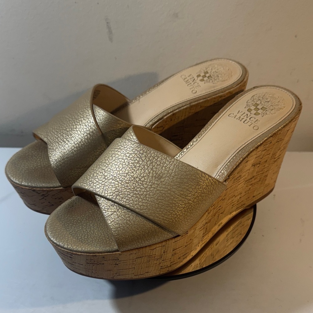 “SOLD” Vince Camuto Kessina Metallic Gold Leather Platform Sandals - Women 7.5M